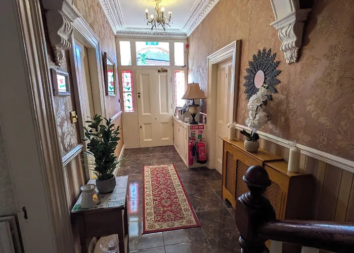 Donnybrook Hall בית הארחה 3*