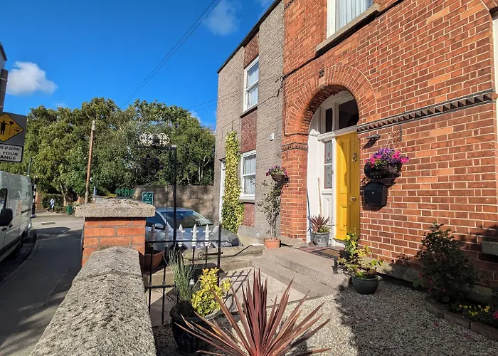 Donnybrook Hall Guest house 3*