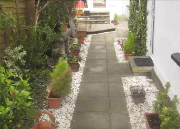 Donnybrook Hall Guest house 3*