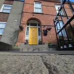 Konukevi Donnybrook Hall