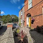 Donnybrook Hall Konukevi 3*