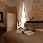 Donnybrook Hall 3*