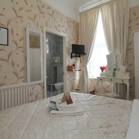 Donnybrook Hall Гостевой дом Дублин