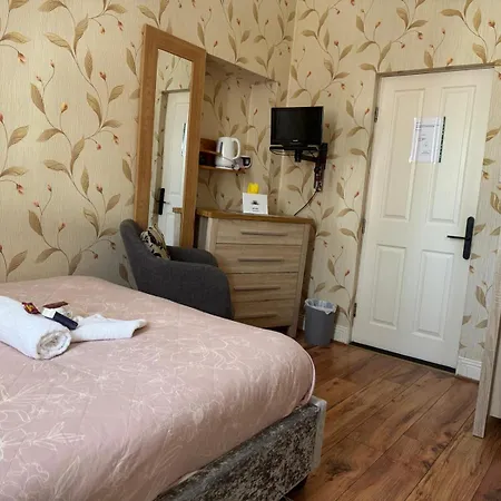 Donnybrook Hall 3*